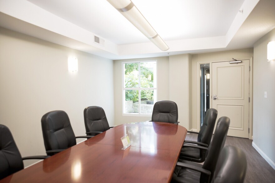 Building Photo - 140 S Van Ness Ave