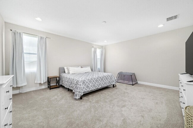 Building Photo - 2011 NW Cataluna Cir