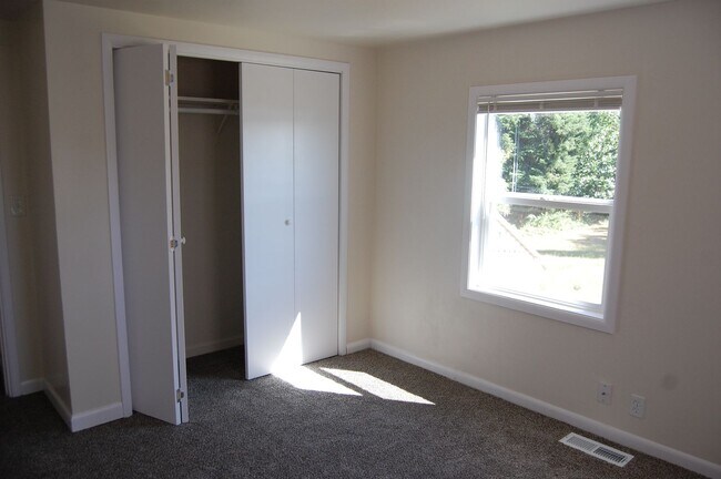 Building Photo - 17237 SE Evergreen Hwy