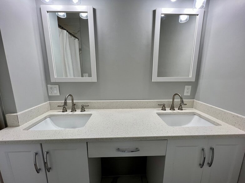 Bathroom - 19 Cushing St