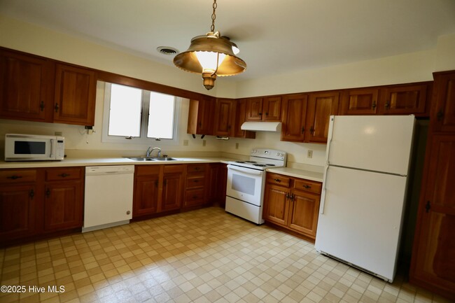 Building Photo - 154 Knollwood Dr