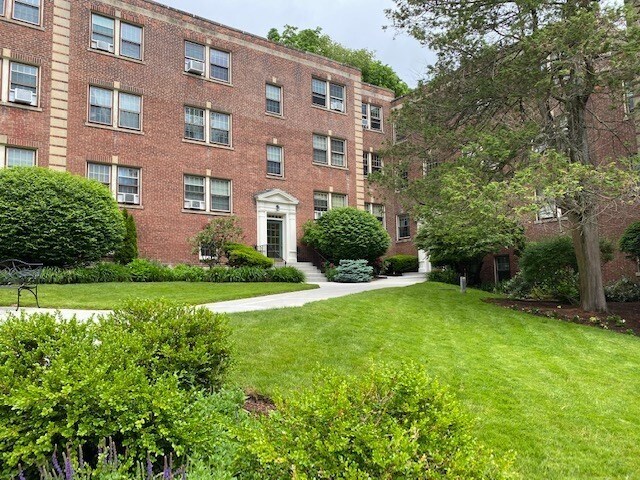 Building Photo - 1500 Beacon St