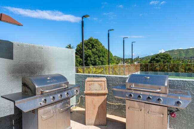 Building Photo - Kailua - Private, Quiet End Unit - 3 bed, 2 bath