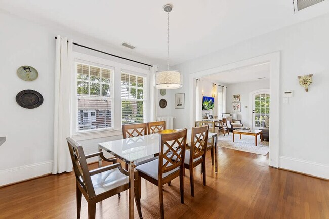 Building Photo - 536 Hawthorne Ln