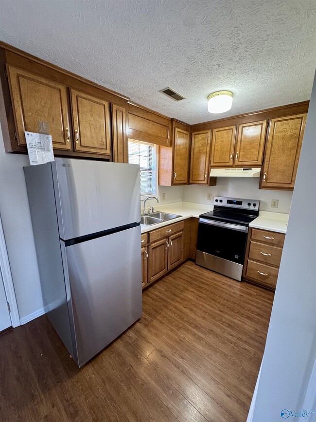 Building Photo - 508 McClellan St E