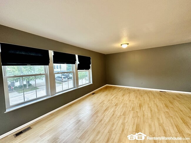 Building Photo - 1250 SE Village View Ln