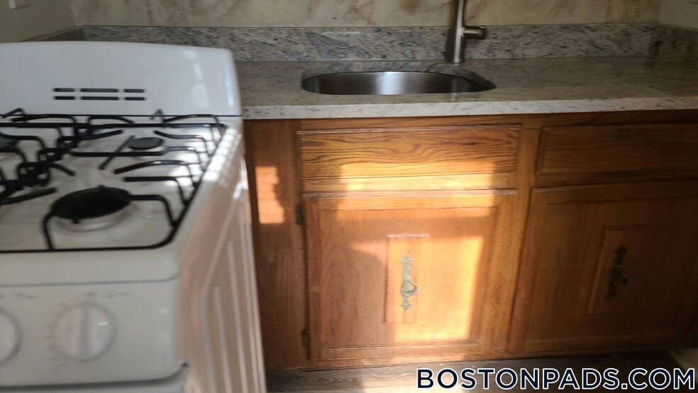 Building Photo - 349 Pleasant St