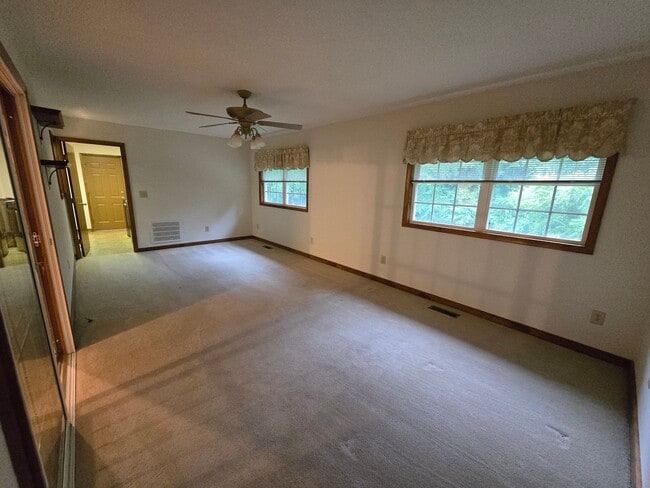Building Photo - New Listing!!