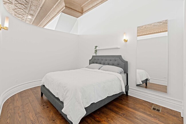 Building Photo - 1400 W Chestnut St