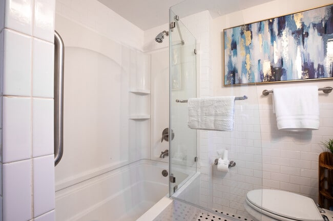 Building Photo - 29 Quintard Terrace