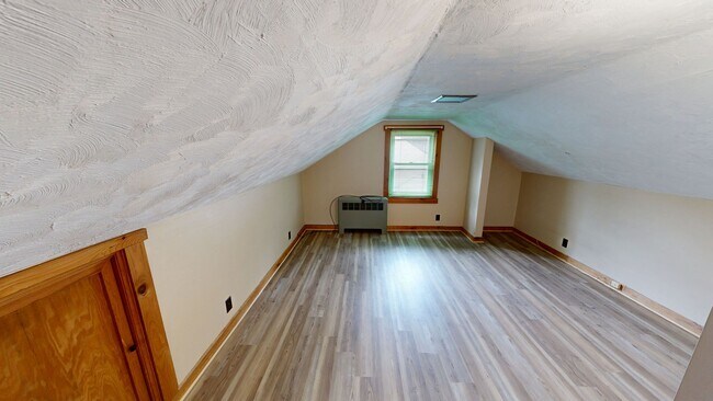 Building Photo - 3 BD  1.5 BA  Guilderland Schools