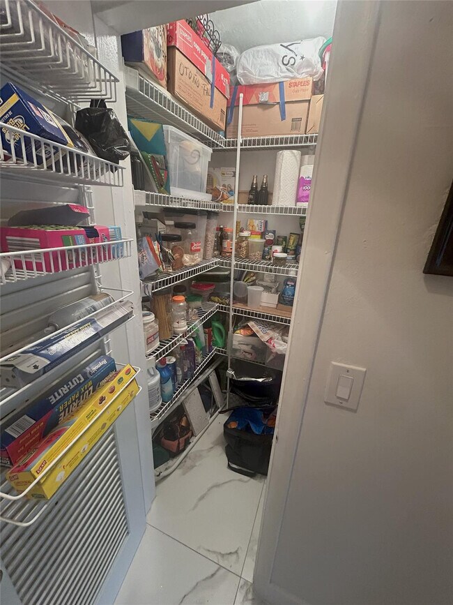 Building Photo - 900 SW 10th Terrace