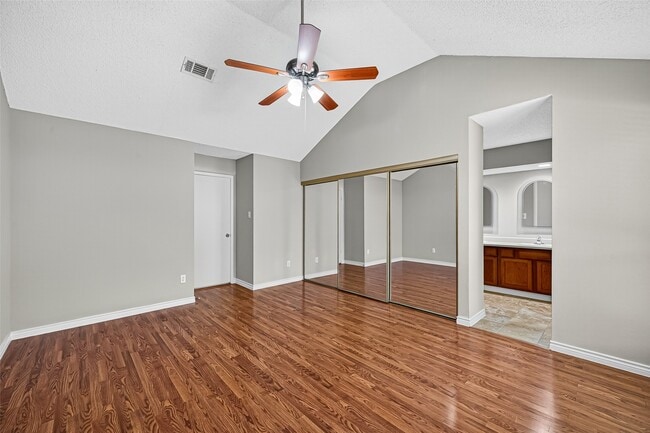 Building Photo - 4650 Glenvillage St
