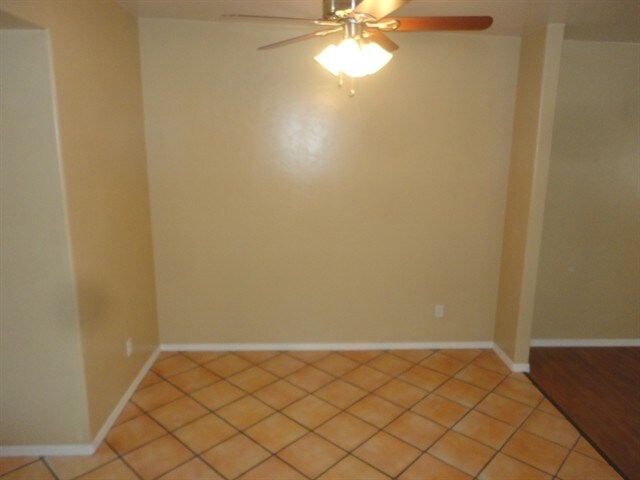 Building Photo - 501 W Placita Durango