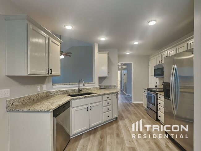 Building Photo - 832 Aimes Ct