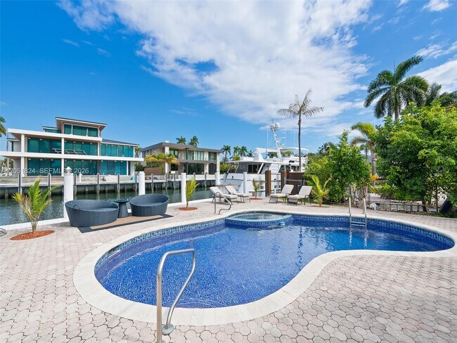 Building Photo - 2301 E Las Olas Blvd