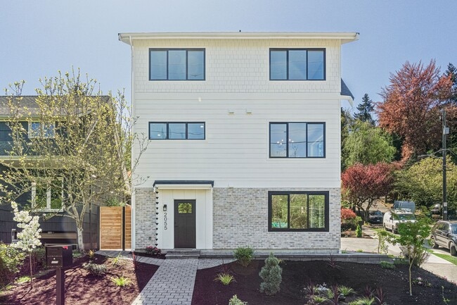 Primary Photo - Montlake Townhome