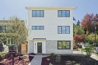 Building Photo - Montlake Townhome