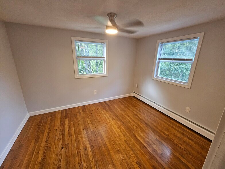 Building Photo - 435 Duck Pond Rd