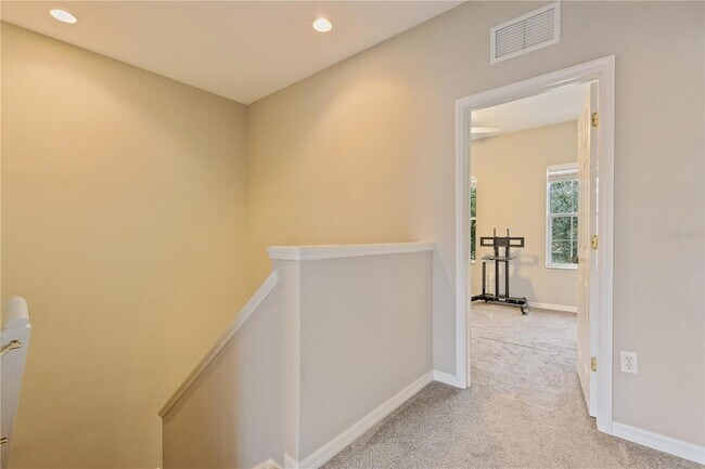 Building Photo - 5650 Simonton St
