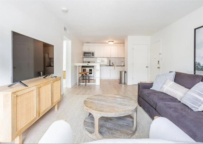 Building Photo - 1700 SW 16th Ct