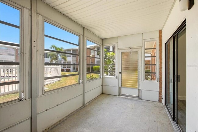 Building Photo - 22333 Edgewater Dr