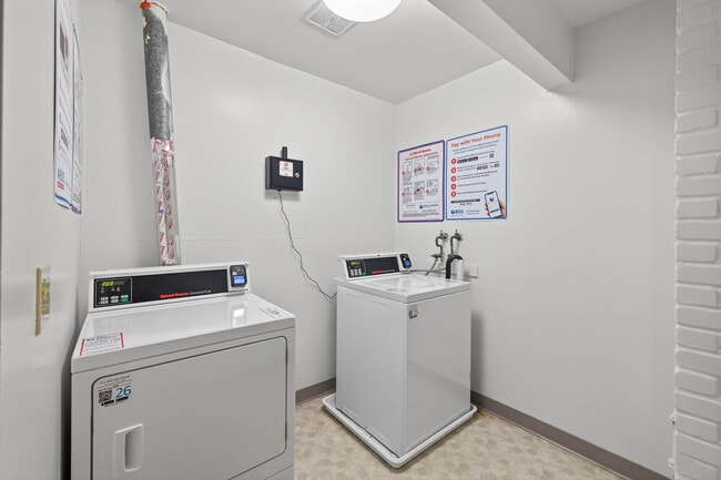 Building Photo - Rosco Apts-2720