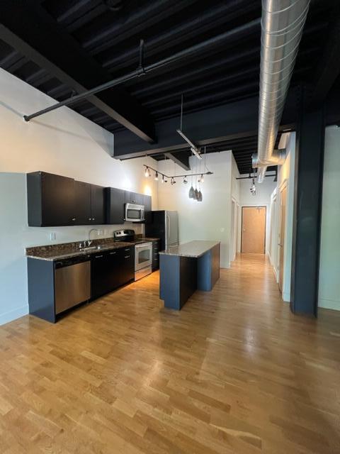 Building Photo - 350 E Short St