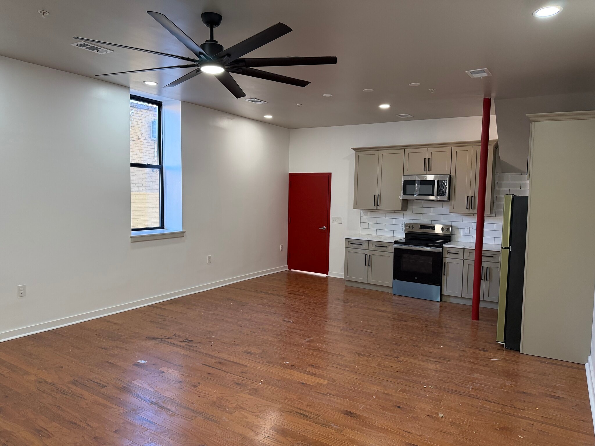 Building Photo - 711 Chew St