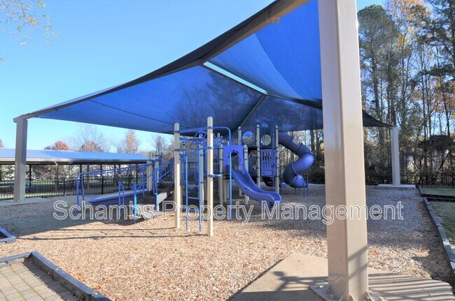 Building Photo - 305 Firefly Rd