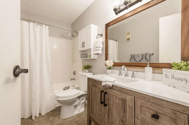 Building Photo - 1400 Gandy Blvd N