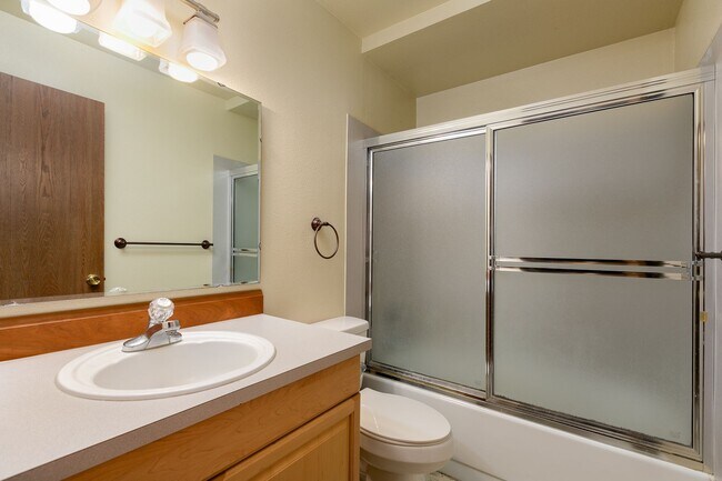 Building Photo - Charming 1 Bed 1 Bath Condo in Mercer Island
