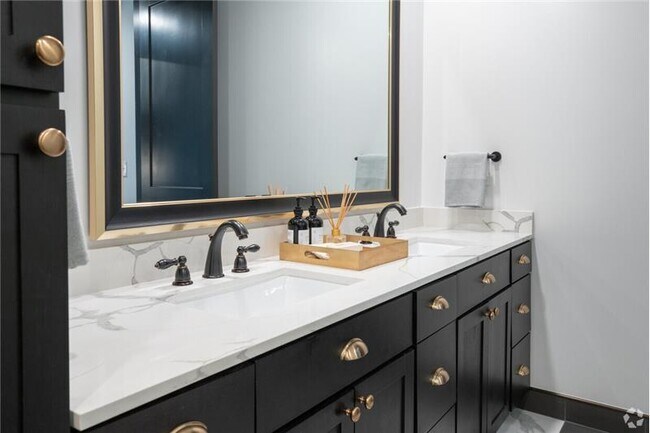 Building Photo - 402 Guadalupe St