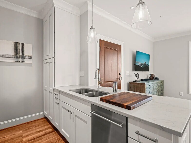 Building Photo - 605 Smedes Pl