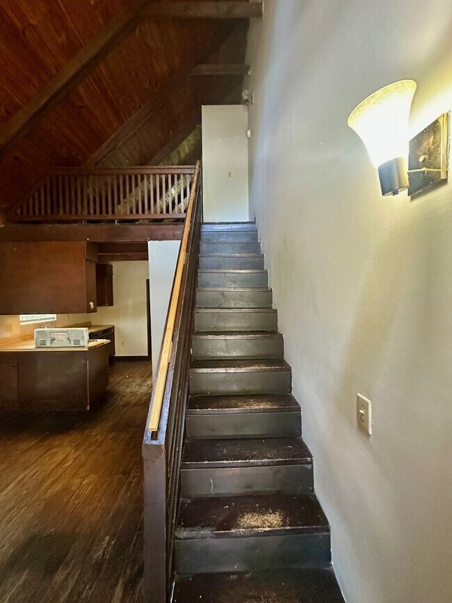 Building Photo - 400 Lindsay Rd