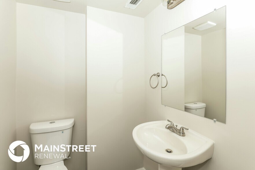 Building Photo - 1065 Garrison Ct