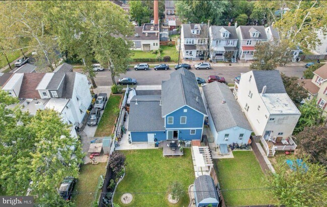 Building Photo - 234 Howell St