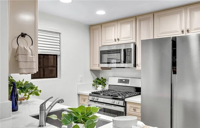 Building Photo - 1062 Calle Del Cerro