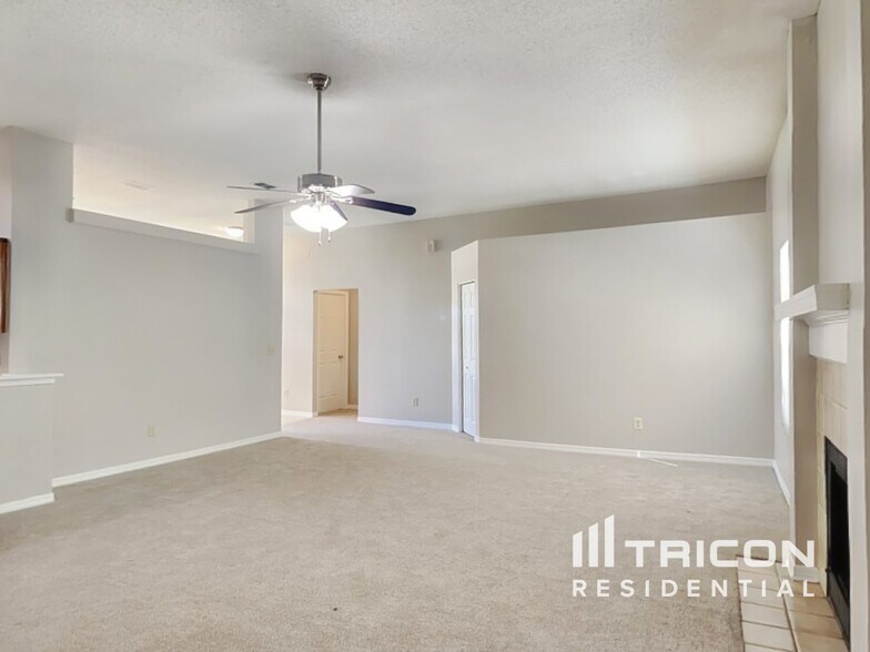 Building Photo - 3251 Deerfield Pointe Dr