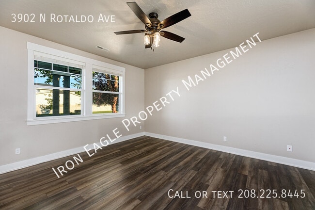 Building Photo - 3902 N Rotaldo Ave