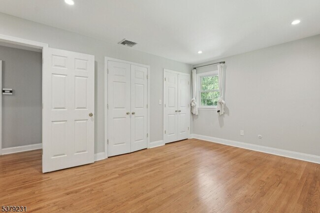 Building Photo - 247 Spencer Rd