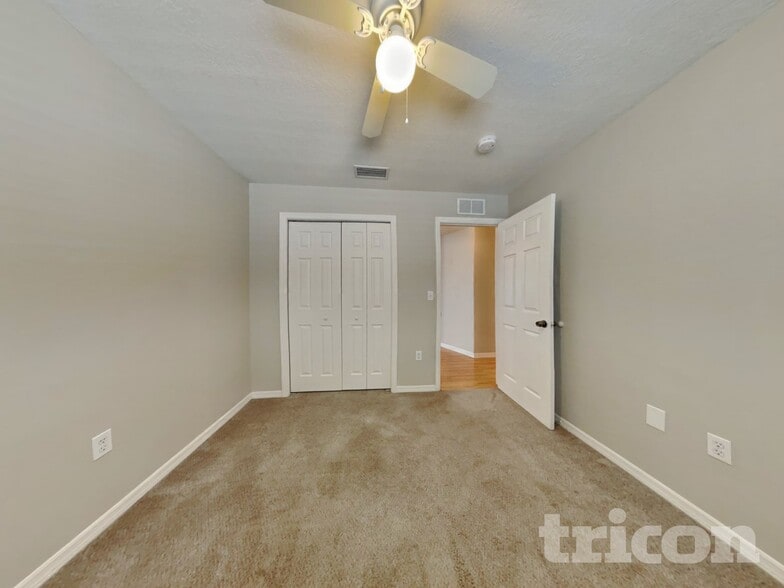 Building Photo - 2835 31st Ave E