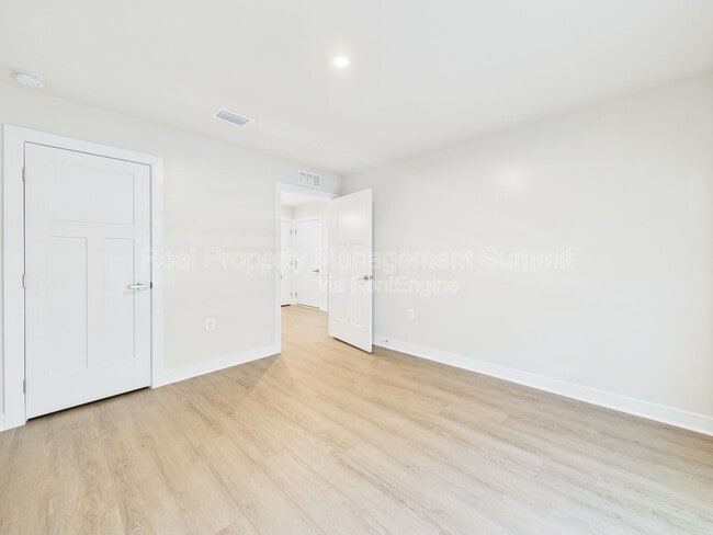 Building Photo - 4711 Hardwell St