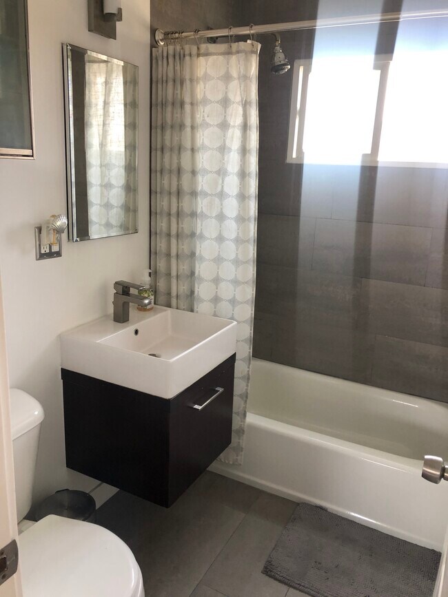 Building Photo - 610 Indiana Ave