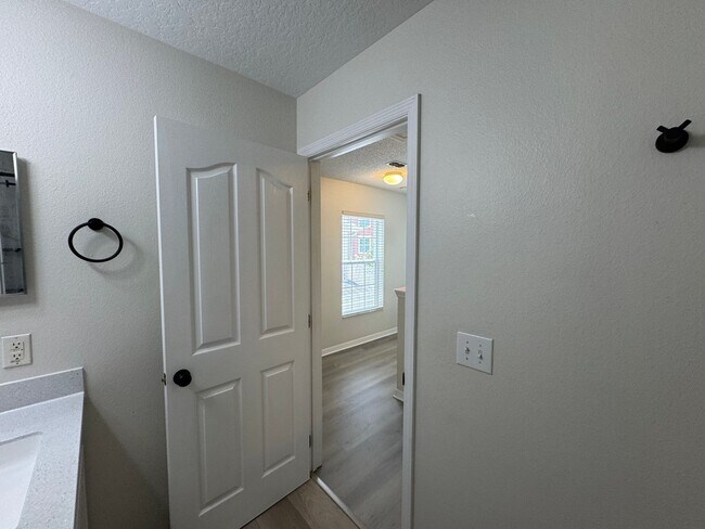 Building Photo - 3548 Peppervine Dr