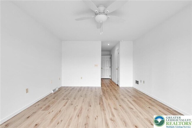 Building Photo - 5721 Crawford Dr