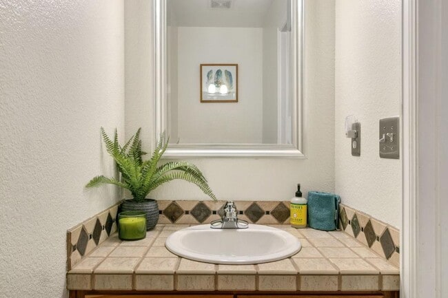 Building Photo - 8100 Lighthouse Ln