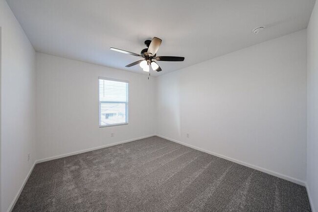 Building Photo - ONE MONTH RENT FREE!! NEW 5 BEDROOM 3 BATHROOM HOME AVILABLE FOR RENT!