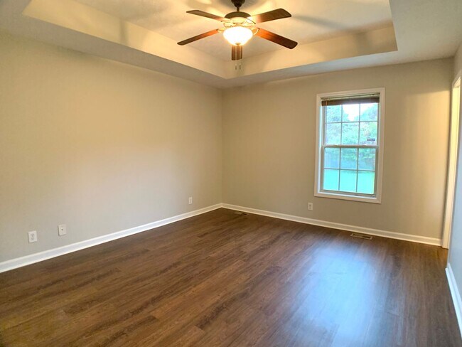 Building Photo - 685 Foxfield Dr