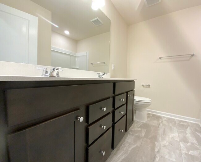 Building Photo - 836 Falls Grove Trl